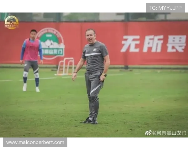 专访哈维尔:我对中国球员的潜力充满信心并期待他们未来的发展 专访哈维尔:我对中国球员的潜力充满信心并期待他们未来的发展