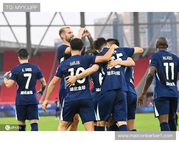 梅州与西海岸半场战成1-1 段刘愚任意球破门 奥马尔松扳平比分 梅州与西海岸半场战成1-1 段刘愚任意球破门 奥马尔松扳平比分