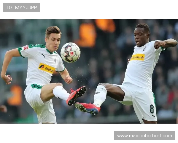 柏林联合上半场2-1领先门兴格拉德巴赫 多克希梅开二度塔巴科维奇破门