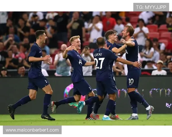 为何英超比赛中午12点30开赛仍吸引数万球迷到场观赛的原因分析